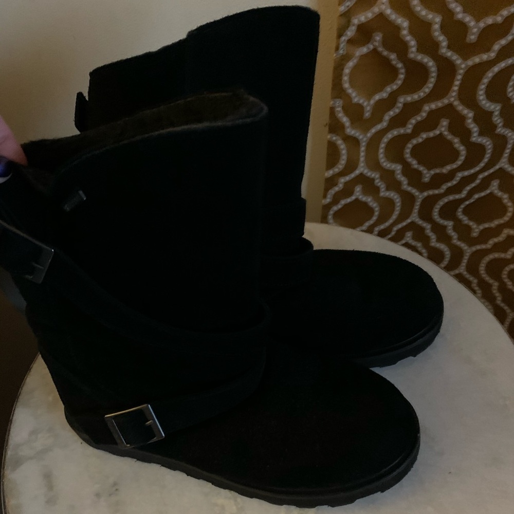 Bear Paw water proof boots. Great condition.